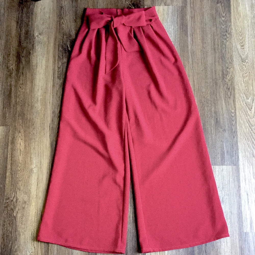 Flowy, High-waisted Pants with Tie around Waist